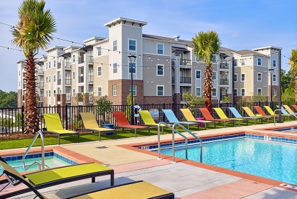 Off Campus Apartment Pool